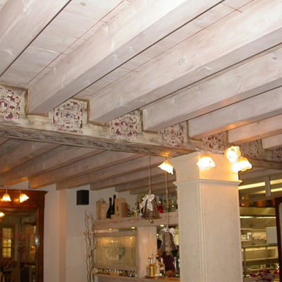 travi dipinte e decorate locanda Lo Scudo Soave (VR)